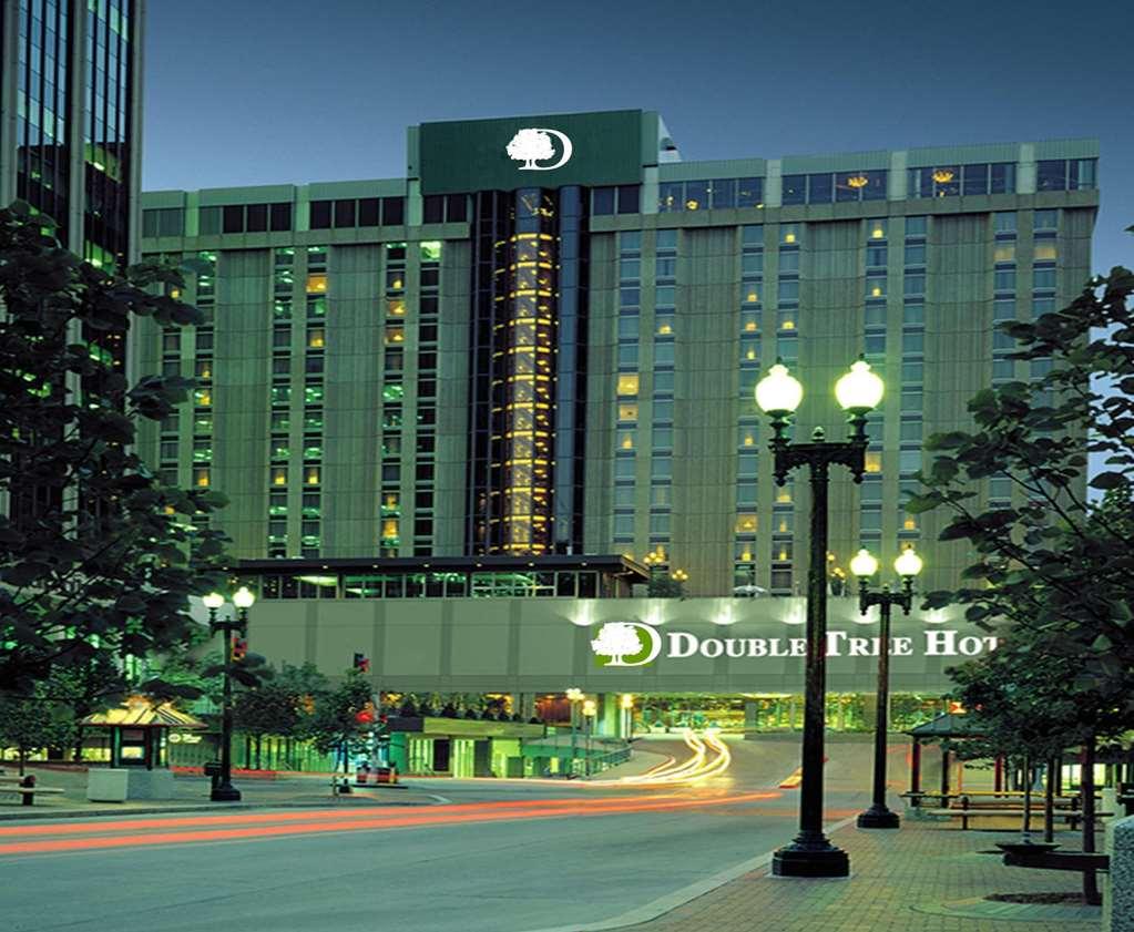 Doubletree By Hilton Hotel & Executive Meeting Center Omaha-Downtown Exterior photo