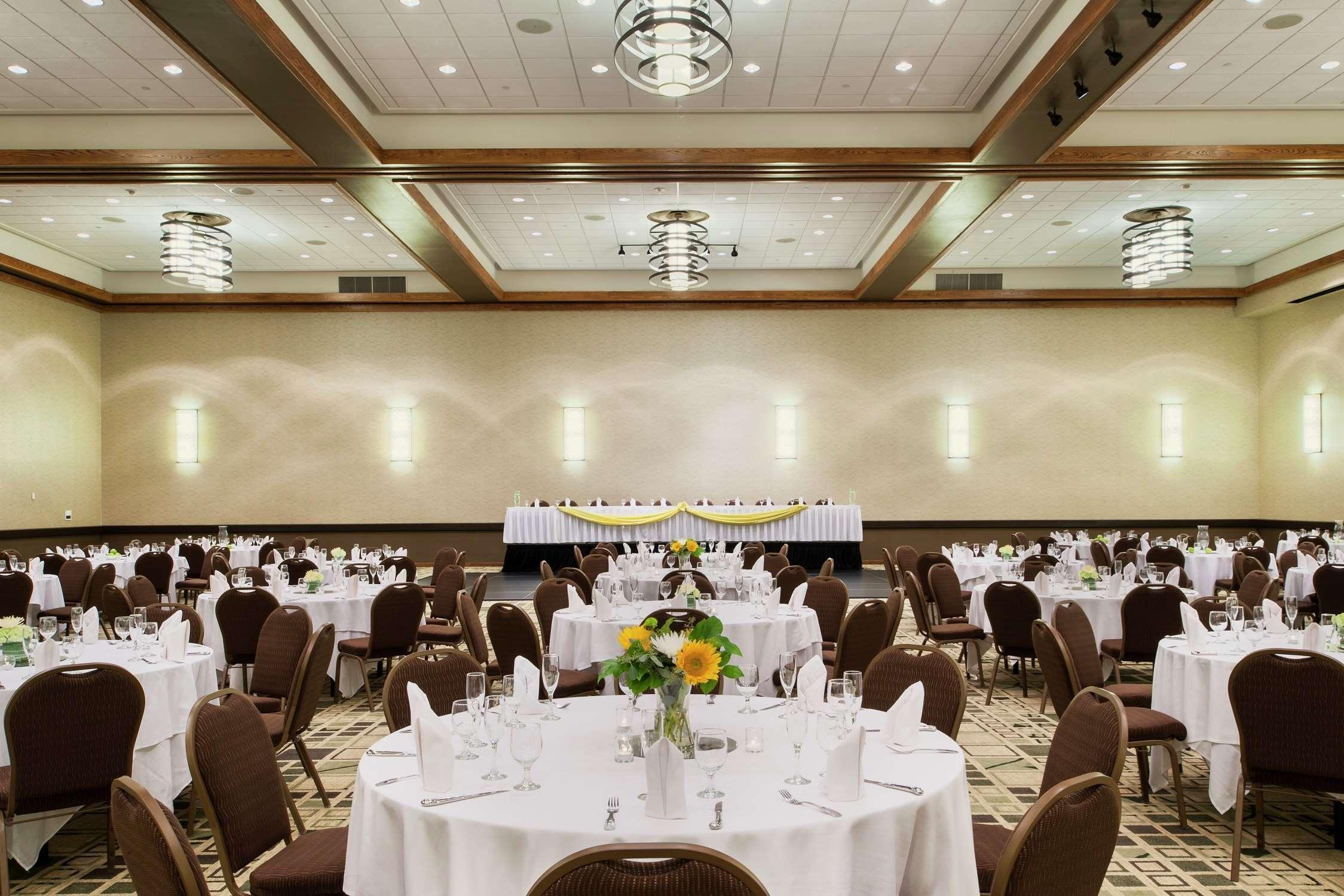 Doubletree By Hilton Hotel & Executive Meeting Center Omaha-Downtown Restaurant photo