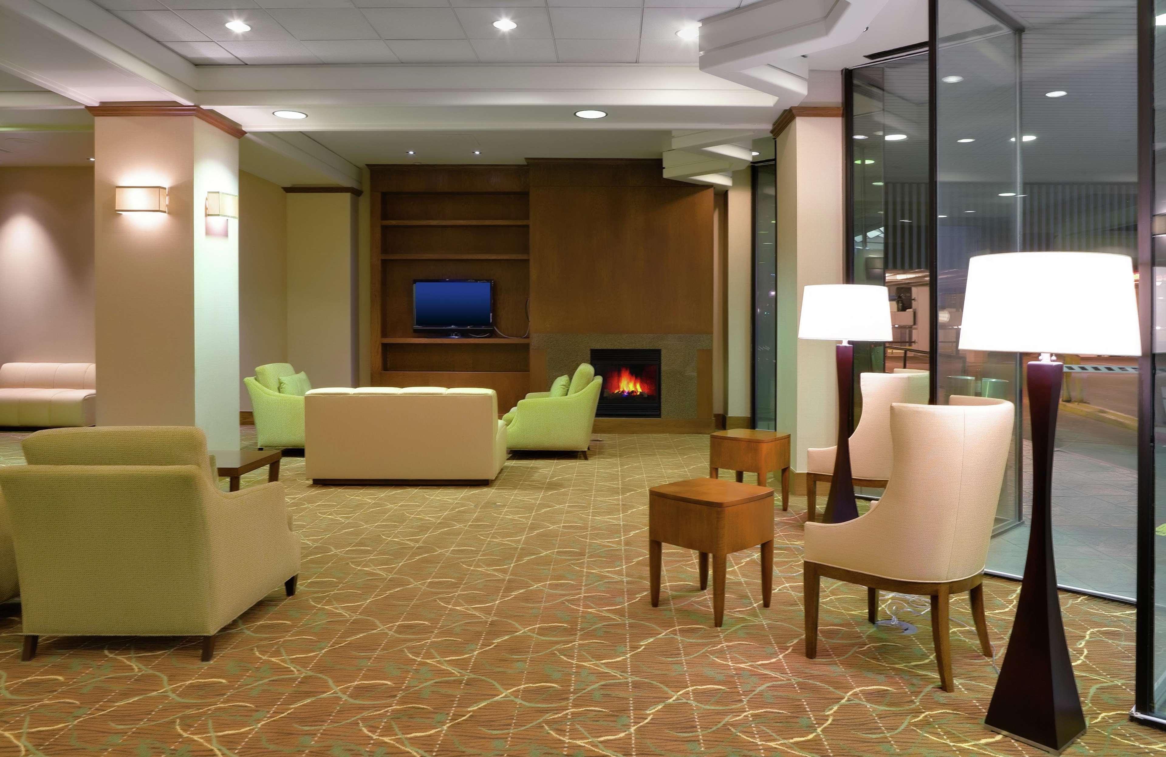 Doubletree By Hilton Hotel & Executive Meeting Center Omaha-Downtown Interior photo